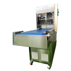 High Speed Automatic ultrasonic food cutting machine for cake bread toast from ZHANGZHOU WANLI MACHINERY TRADE CO., LTD.