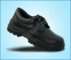 SAFETY SHOES SUPPLIERS IN UAE from JOHNSON TRADING