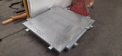 STAINLESS STEEL MANHOLE COVER from BIN BAY METAL INDUSTRIES (S.P.S-LLC)