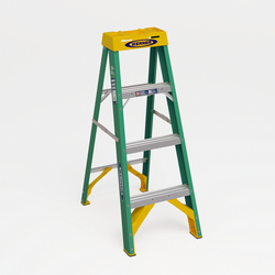 Werner 4ft (8FT 5IN MAX SAFE REACH HEIGHT) type II 225 lb Load capacity durable fiberglass step ladder