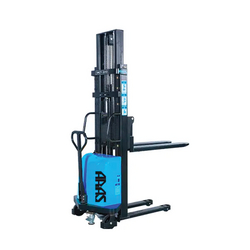 ELECTRIC STACKER